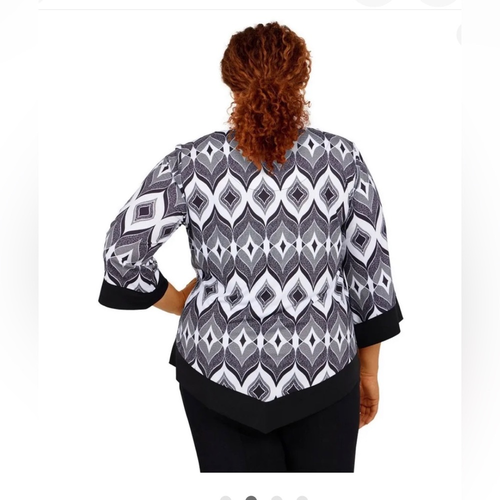Alfred Dunner Empire State Texture Bell Sl Geo-Print Top Sz L Black/White NWT - Picture 2 of 4